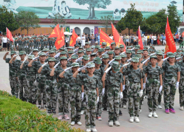 高等校园应重视军事训练将讲堂教育和军事训练有机结合起来