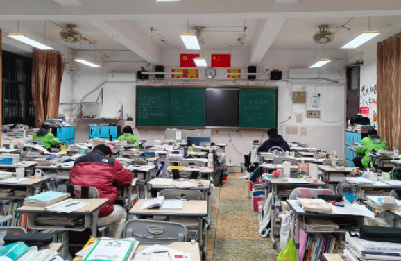 构建职业教育升学立交桥夯实产业集群高质量开展的技能人才之基