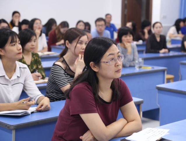 深化分类聘用和分类点评有用激起教师队伍立异才能与生机