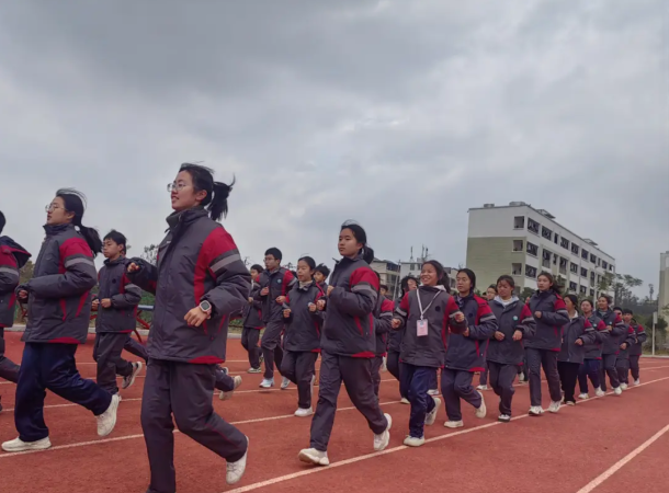提高选用的灵活性和适配性真真实正让教辅服务于学生减轻家长负担