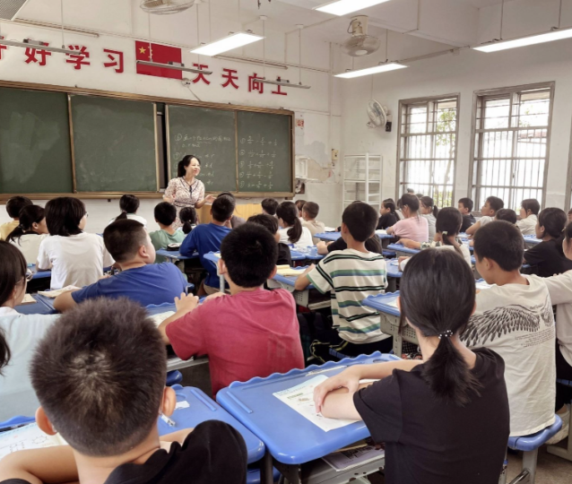 村庄全面复兴充分发挥教育名师在促进教育优质均衡发展