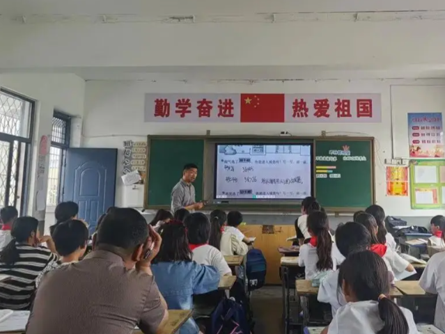 优质教师让教育公正的阳光洒满村庄照亮孩子们的梦想