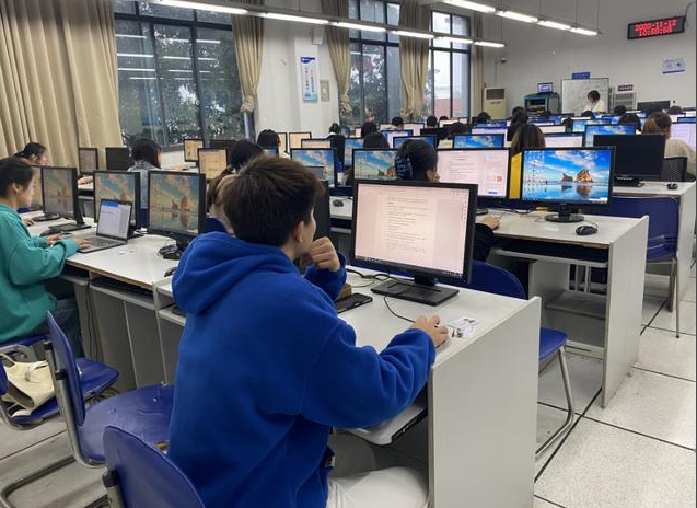 场景改造一批涵盖科创实践教育数字配套的设备项目相继落地