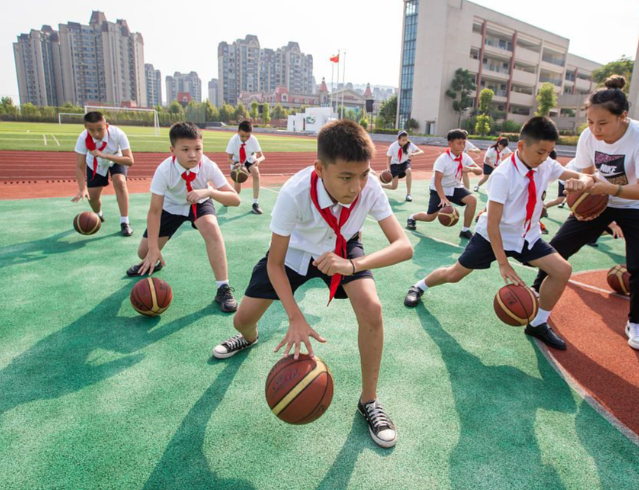 微运动场让学生在短时刻内实现放松身心与体能提高的多重效果