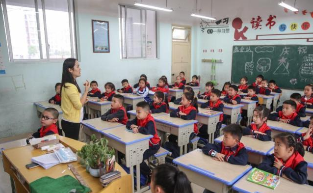 变革试点在较早发动编制专门校园管理办法及专门教育学生入校