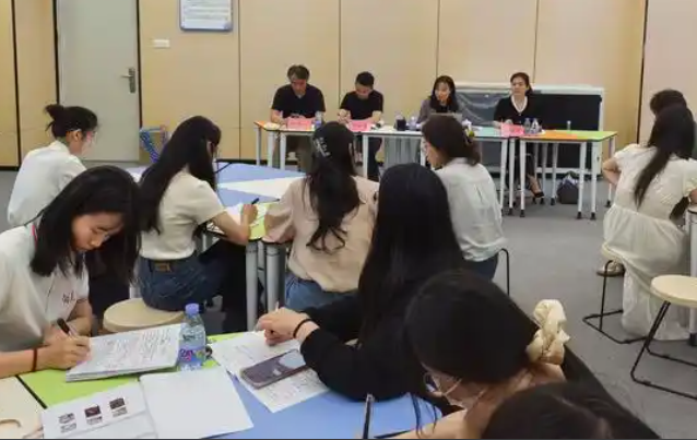 秉承大学的实践嵌入式培育理念为学生供给紧贴工作实践的学习时机 秉承大学的实践嵌入式培育理念为学生供给紧贴工作实践的学习时机